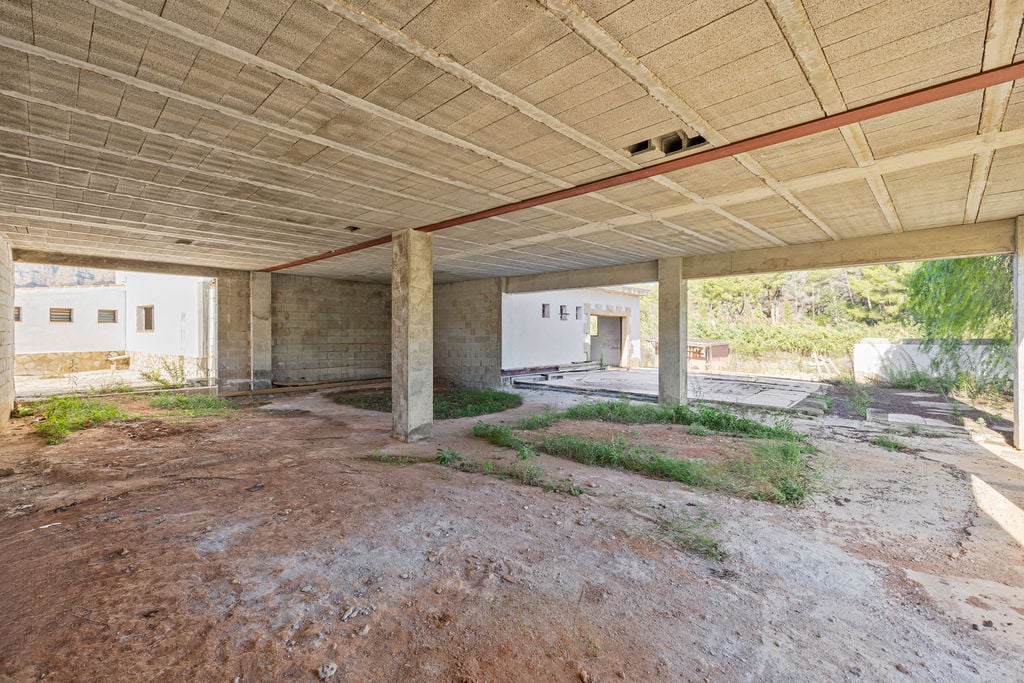 Spacious open-plan shell featuring concrete pillars and joist ceilings, providing a solid structural foundation for custom interior layouts and natural light.