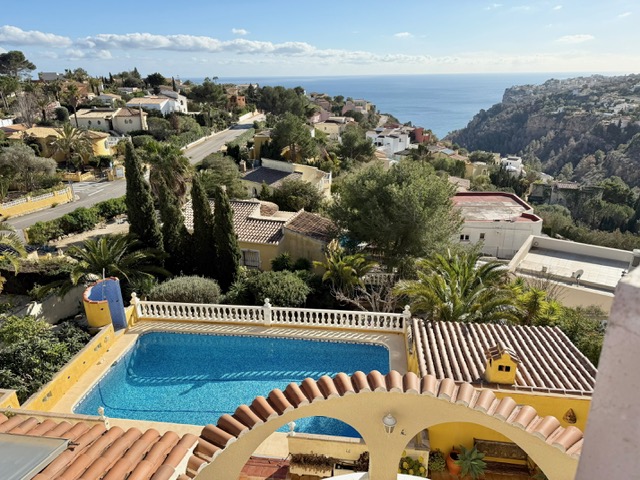 Elevated perspective of the 10x4 m swimming pool featuring white balustrades and terracotta accents, with expansive views of the Mediterranean Sea.
