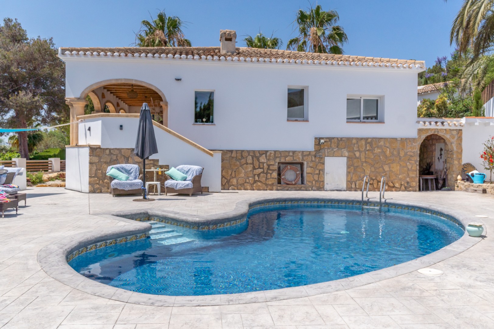 Villa in Jávea with Private Pool and Mountain Views