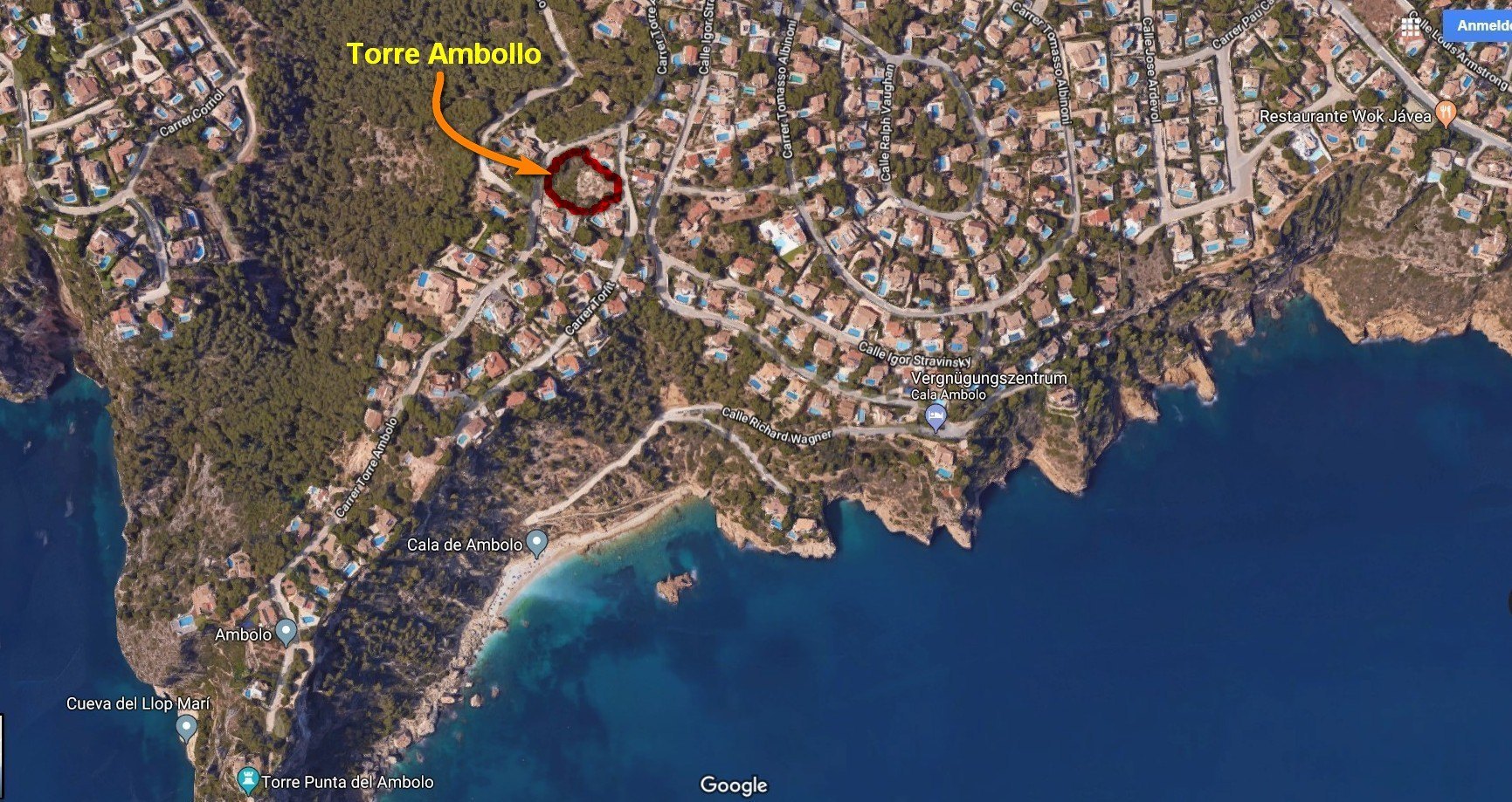 Satellite aerial view highlighting the specific plot location in the Ambolo area of Jávea, showing its proximity to the coastline and Cala de Ambolo.