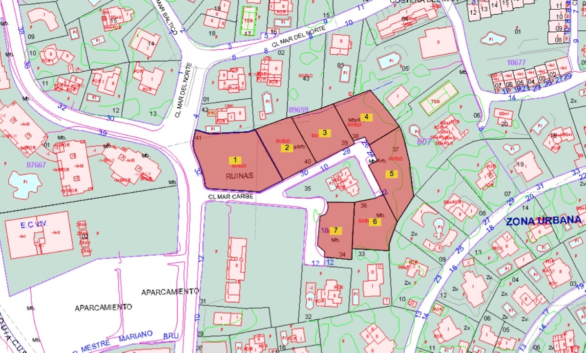 Detailed cadastral map showing the subdivision of the 6,875 sqm plot into seven numbered sectors within the Costera del Mar residential area in Moraira.