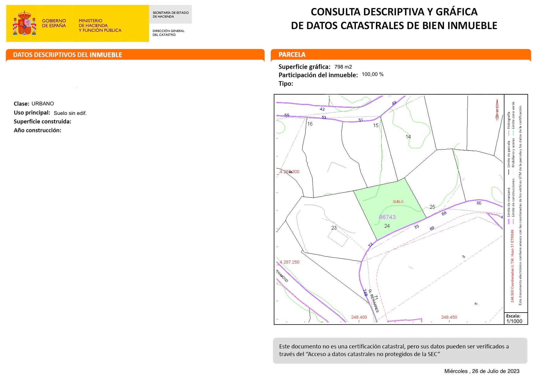 Official cadastral document displaying a 798 m2 urban plot highlighted in green, including technical boundaries and topographical layout for development.