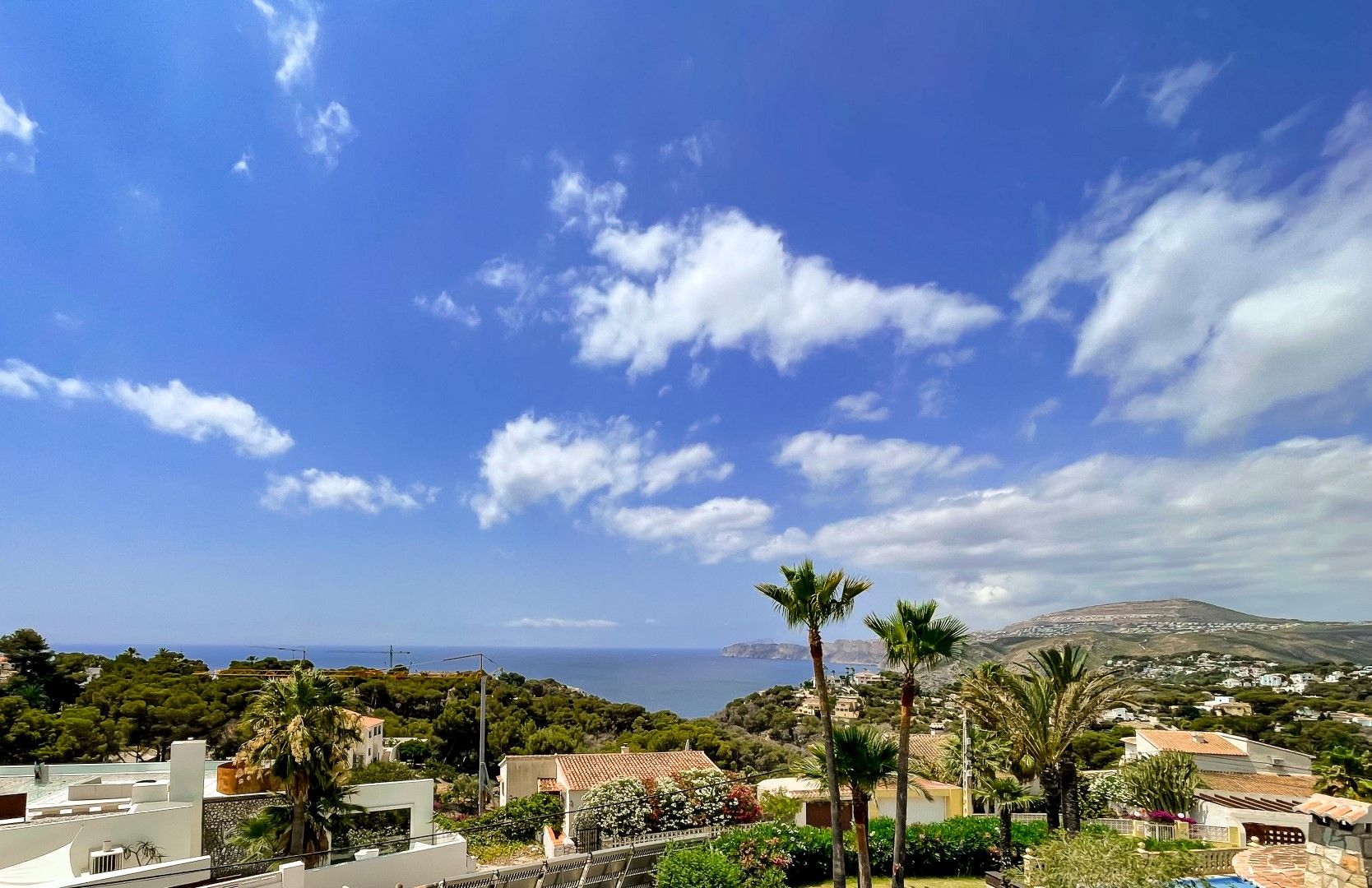 Uninterrupted panoramic views of the Mediterranean Sea and the valley, showcasing native vegetation and the coastal silhouette of Jávea.