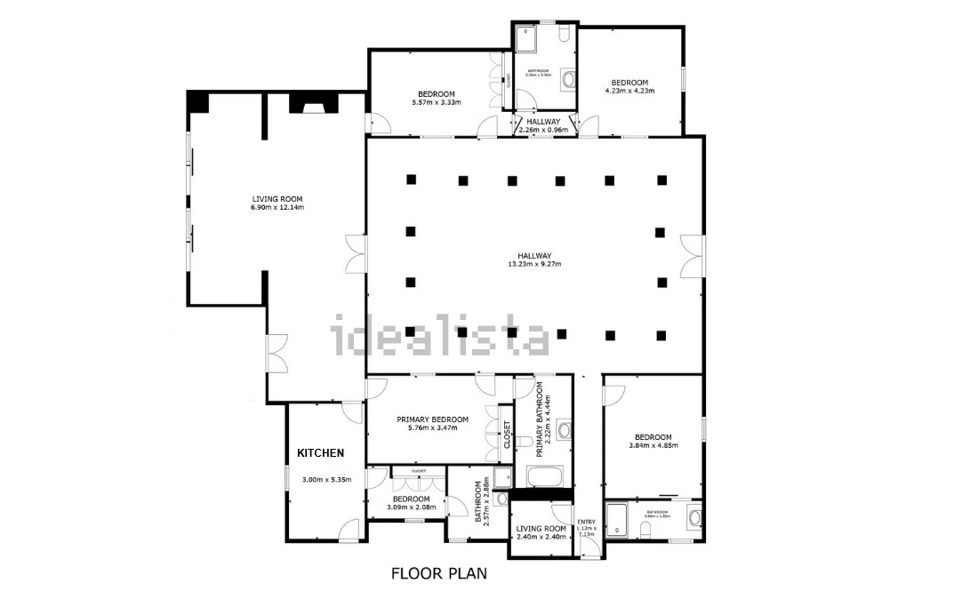 Detailed floor plan of the single-level residence, featuring a spacious 83 sqm living room and a central hallway with architectural pillars connecting the bedrooms.