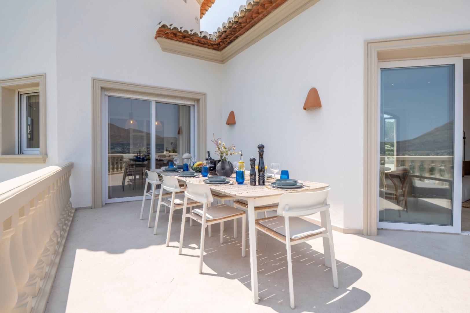 Outdoor dining terrace with light wood table and panoramic views in Jávea.