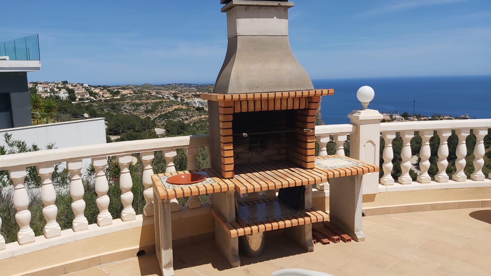 Brick barbecue with Mediterranean Sea views from the terrace in Cumbre del Sol.